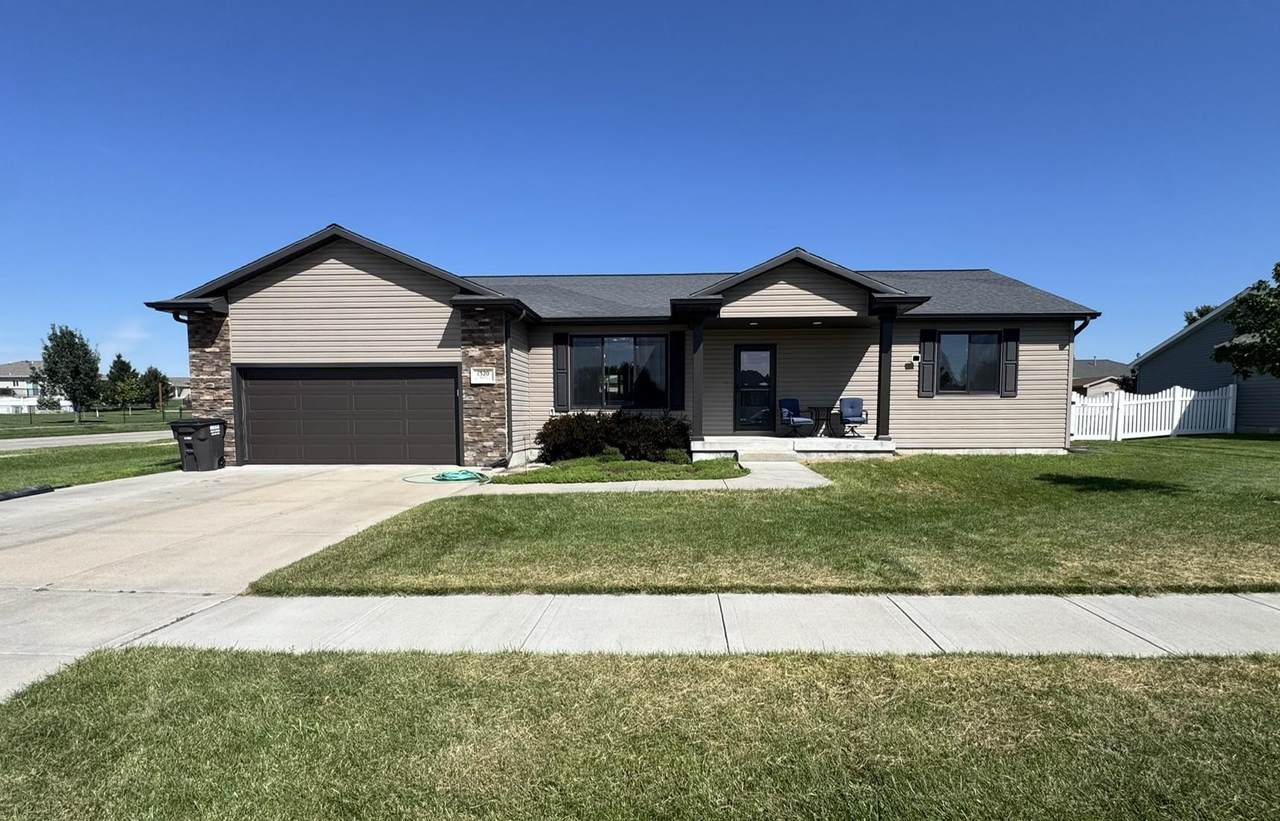1320 Nalan Drive - Photo 1