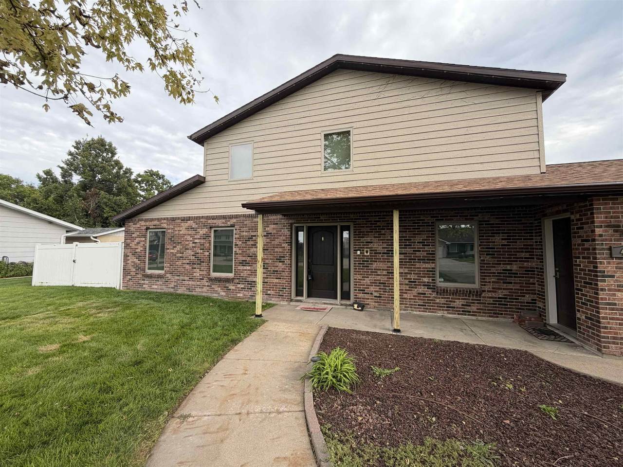 406 Cherokee Road - Photo 1