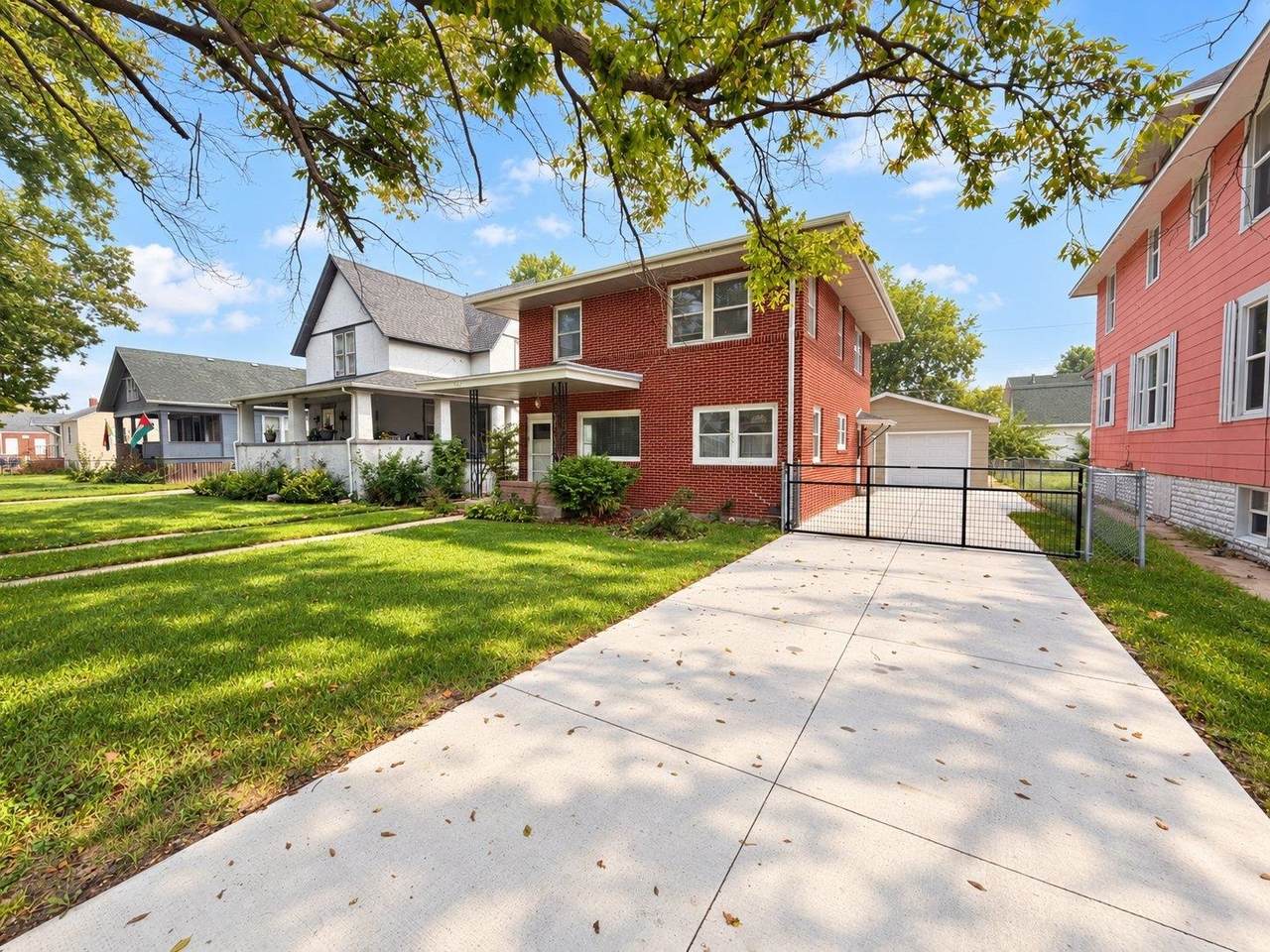 907 5th Street - Photo 1