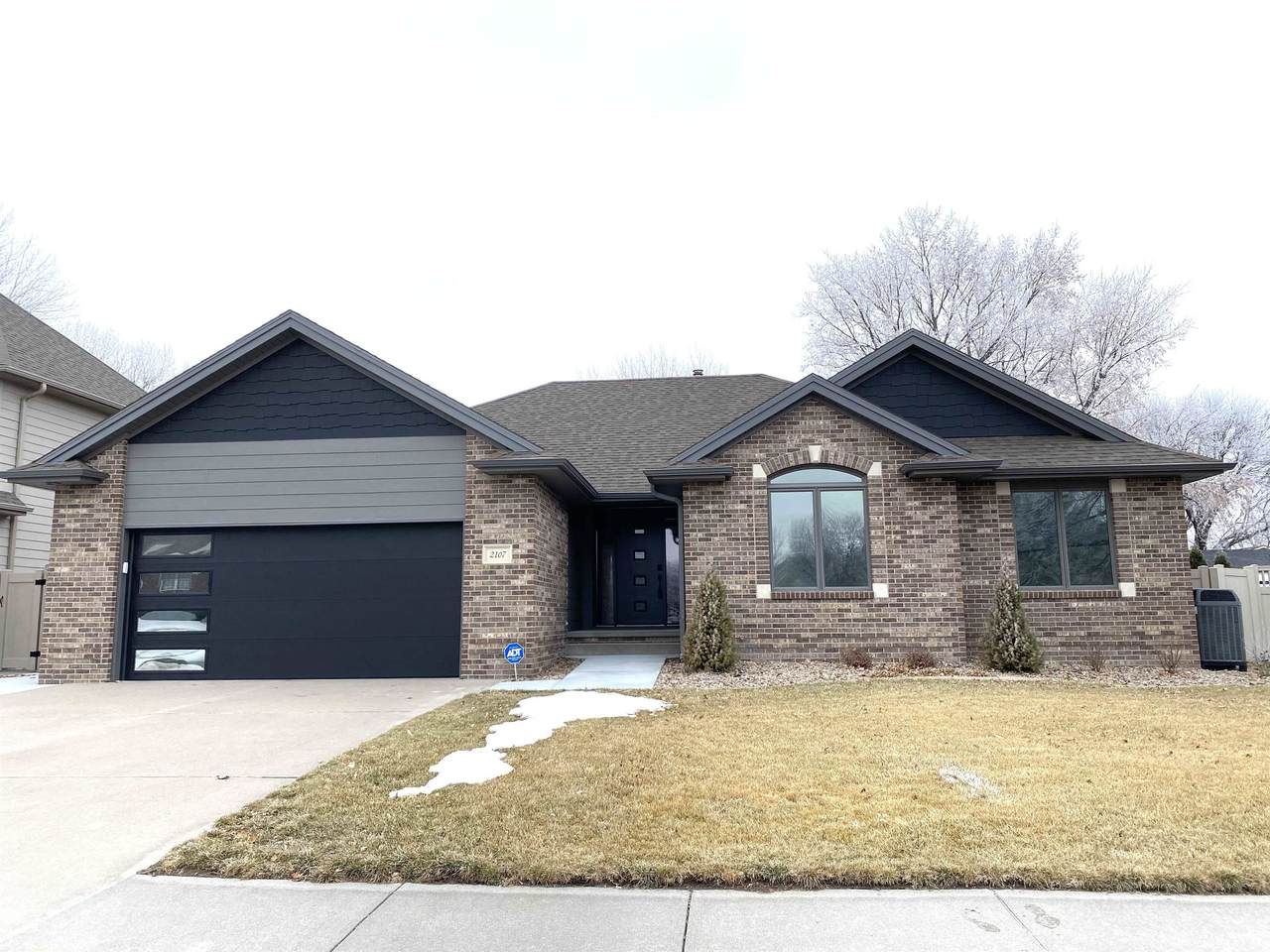 2107 35th Street - Photo 1