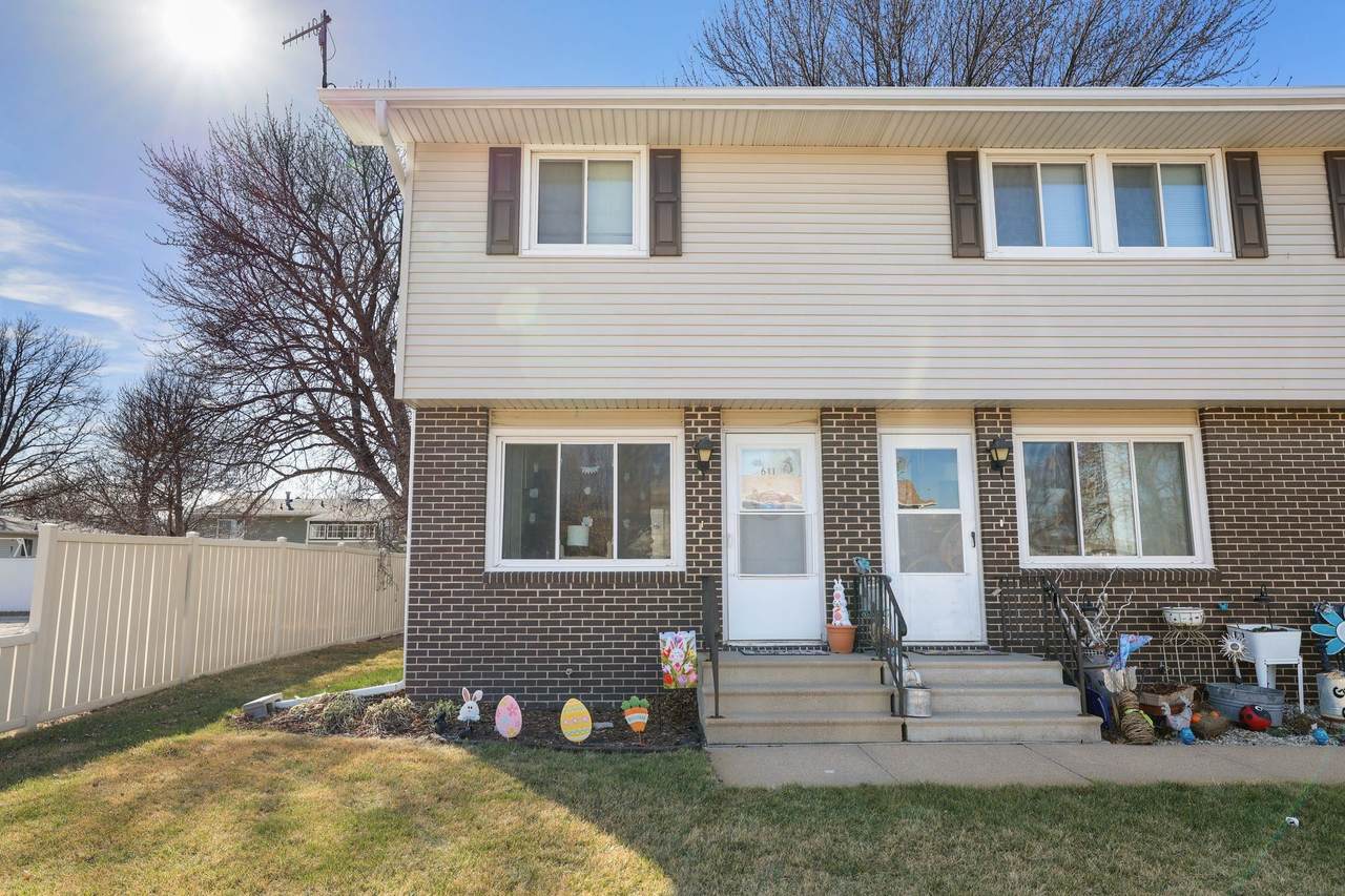 611 Thomas Drive - Photo 1