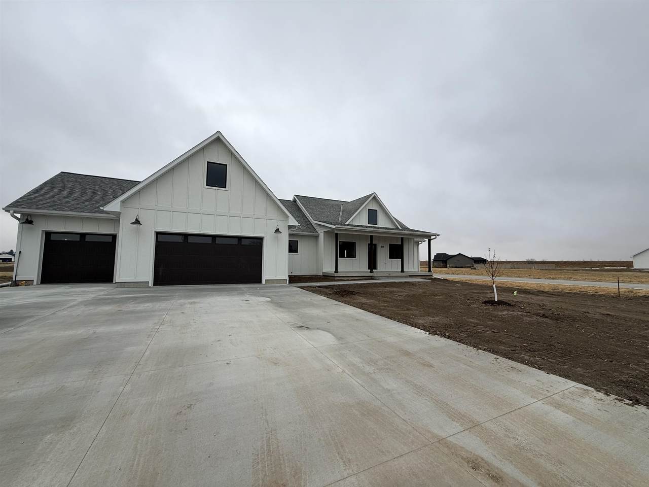 809 A Avenue - Photo 1