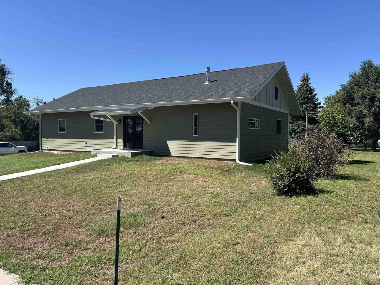 404 Dawson Street - Photo 1