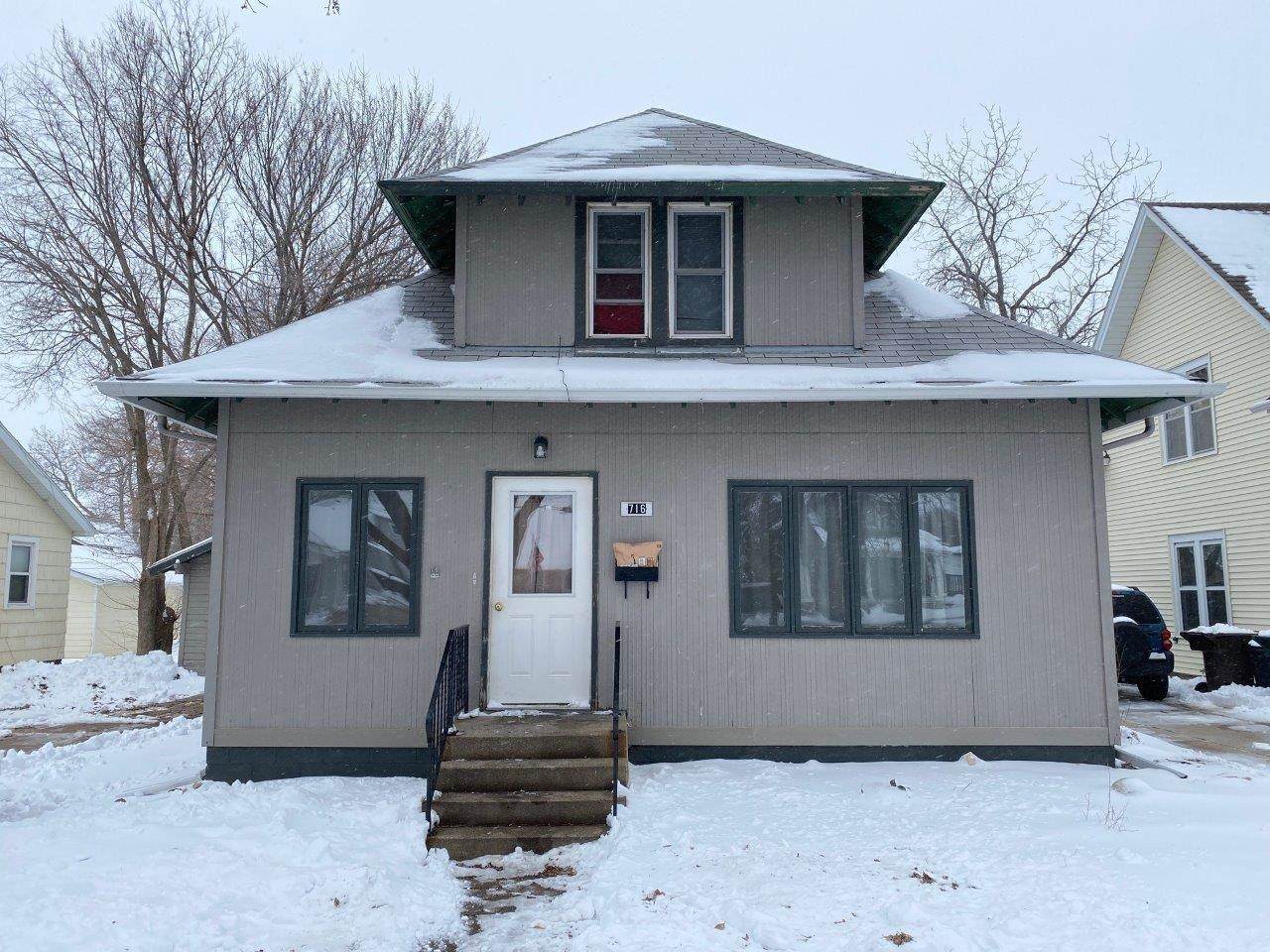 716 27th Street - Photo 1