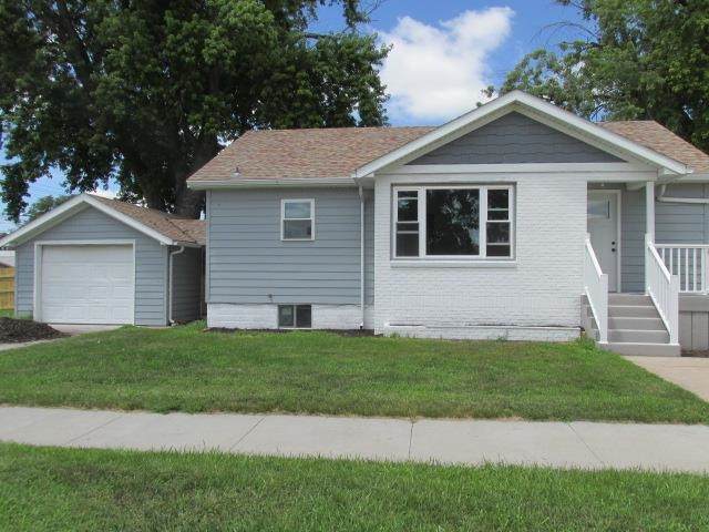 924 D Avenue - Photo 1