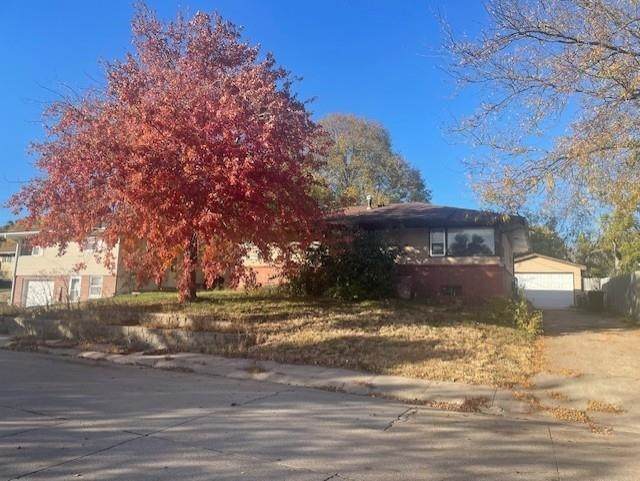 219 35th Street - Photo 1