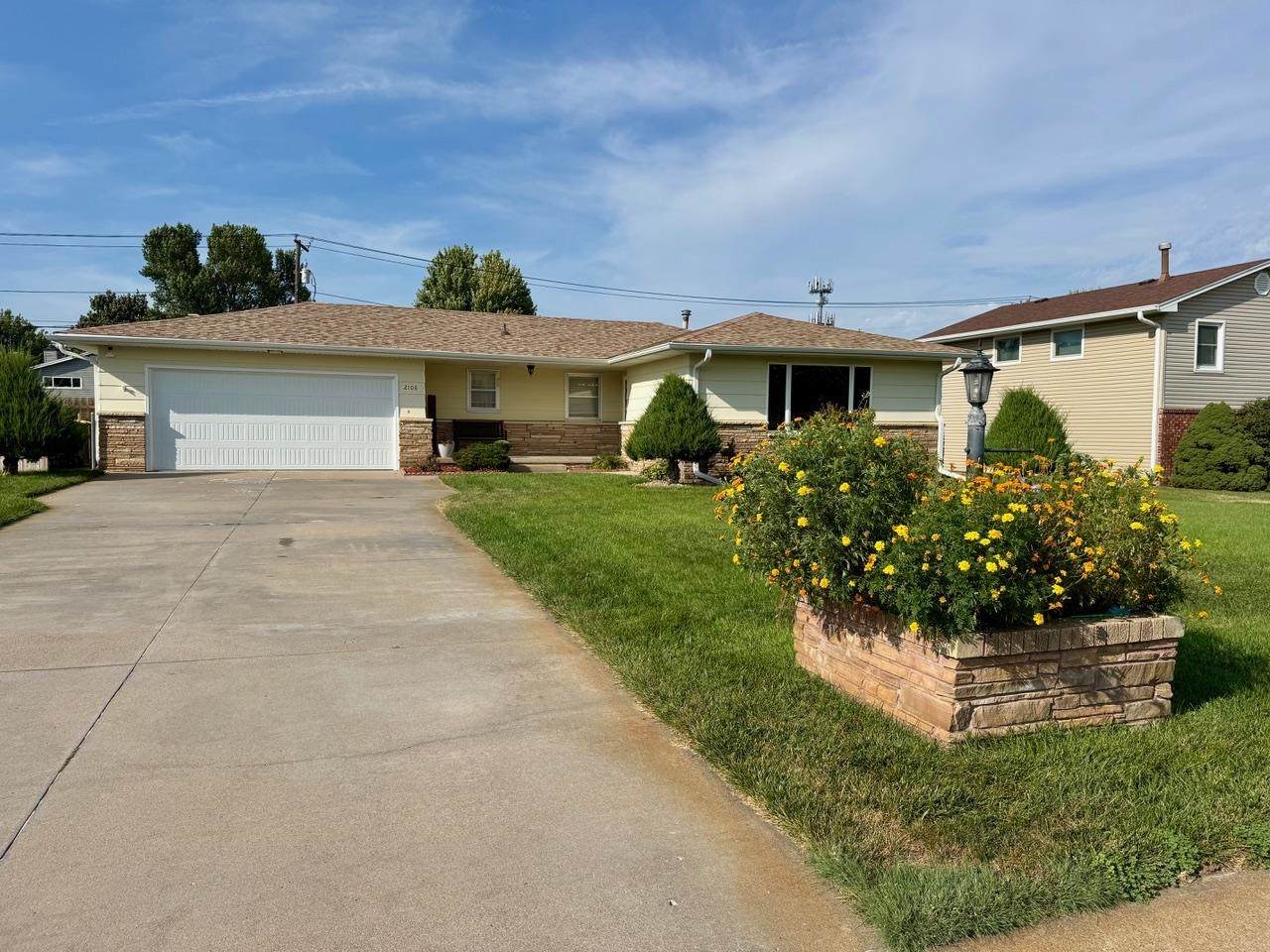2106 11th Street - Photo 1