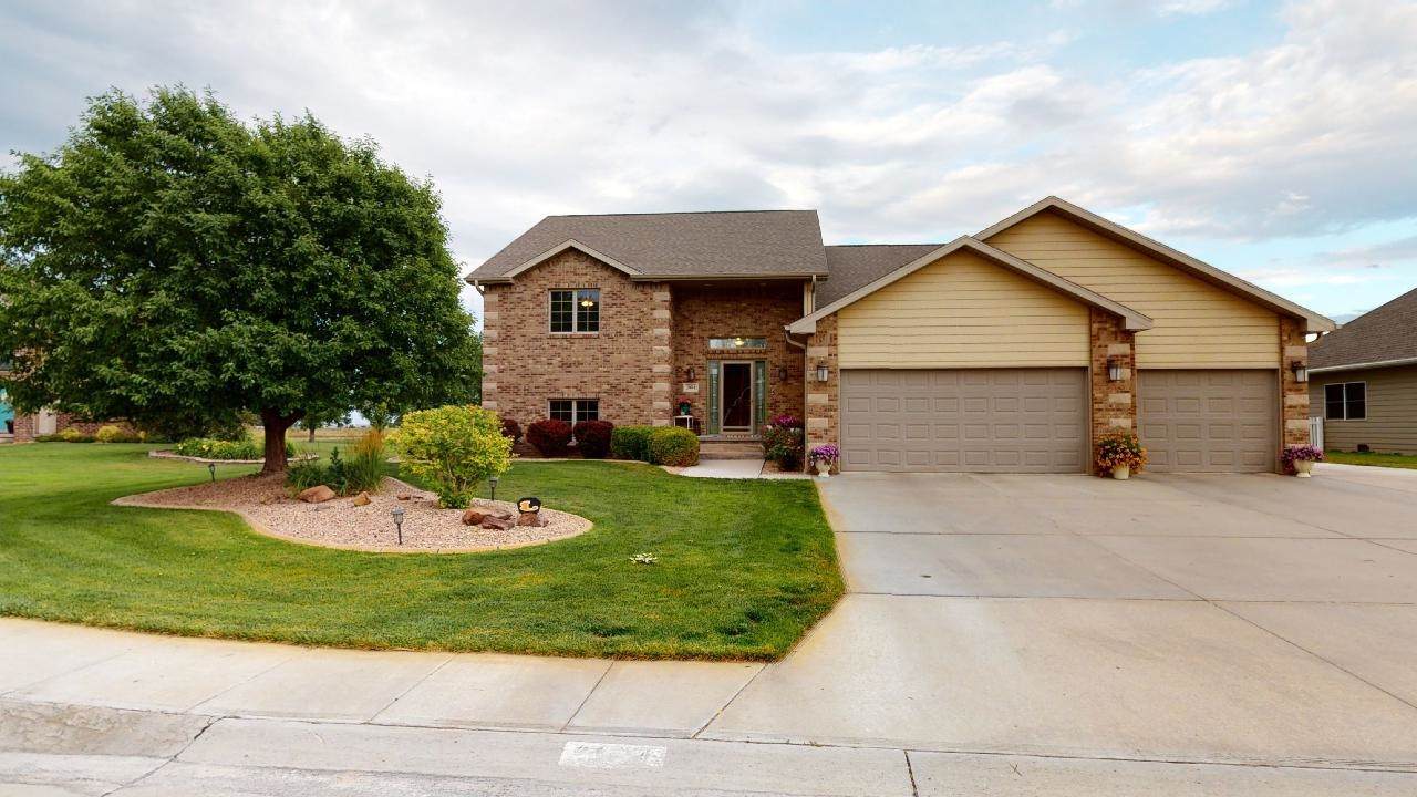 2004 Ridgeway Drive - Photo 1