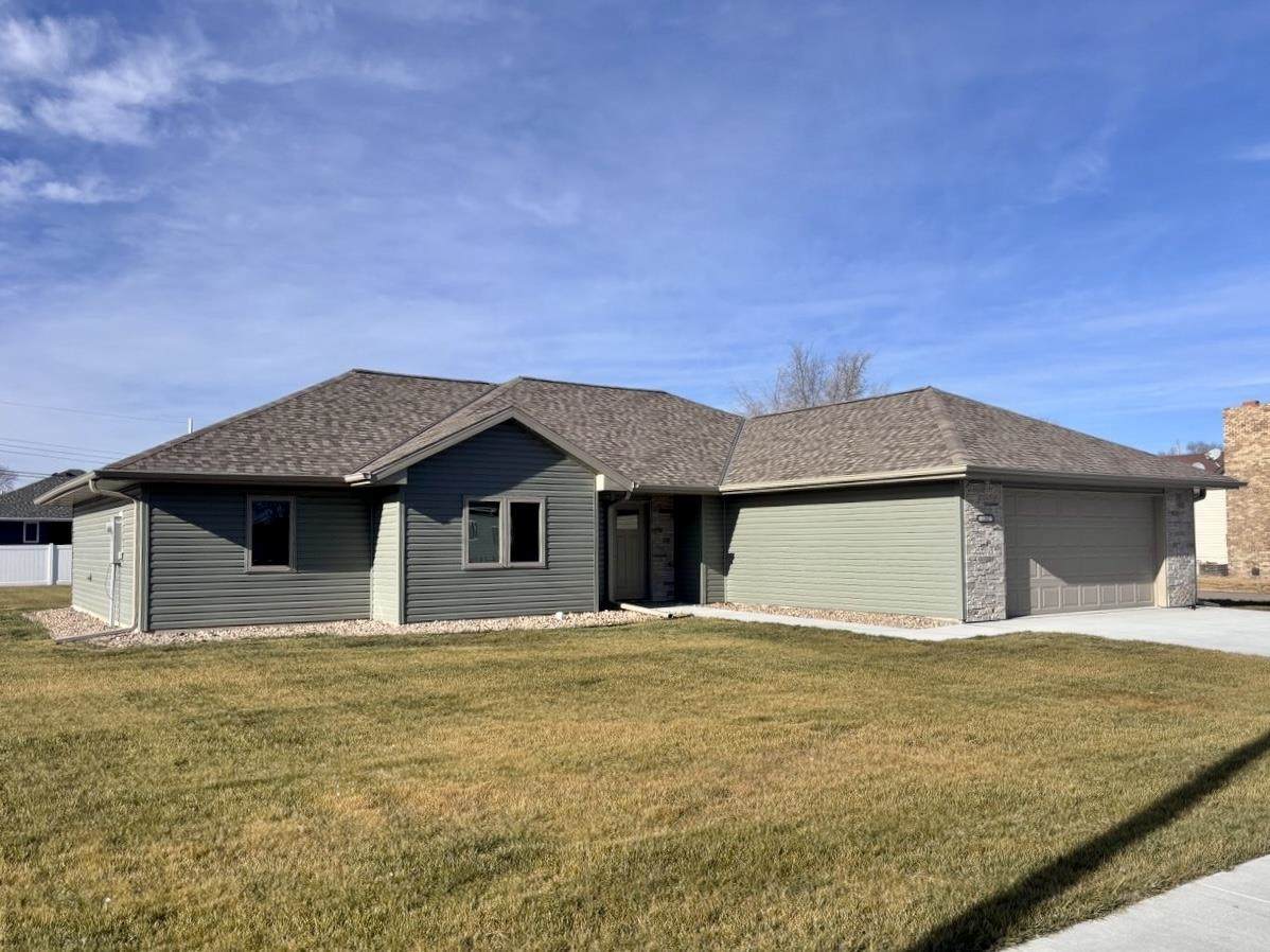 1202 E Avenue - Photo 1