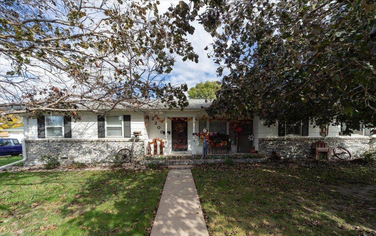 2200 7th Street - Photo 1