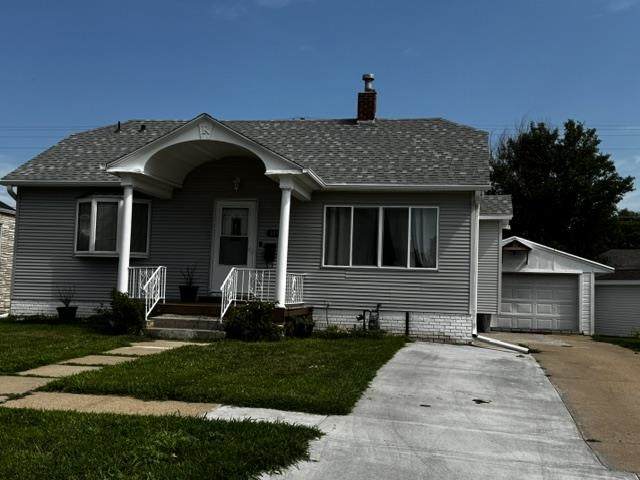 1916 6th Street - Photo 1
