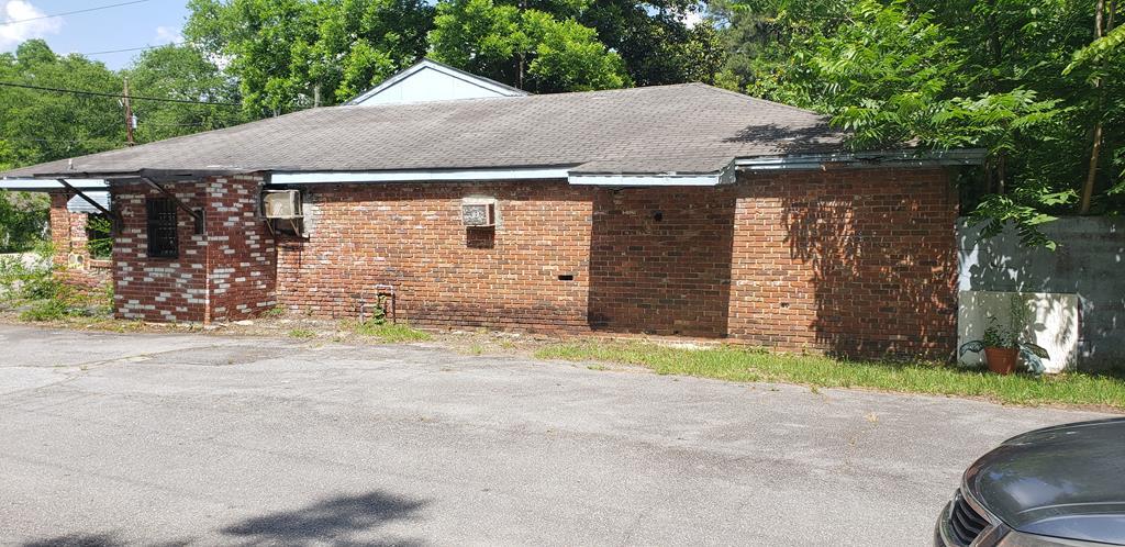 111 Caraker Ave - Photo 1