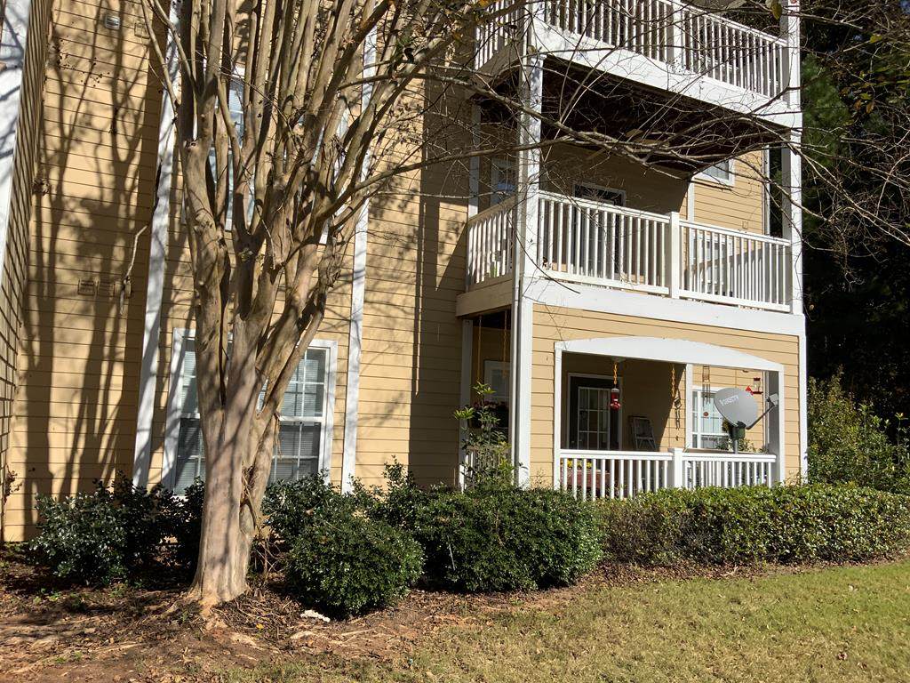 2107 Oak Grove Ln - Photo 1