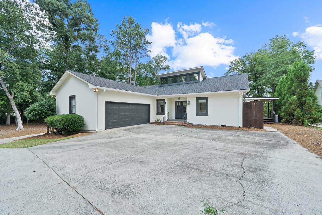 211 Lakecrest Drive - Photo 1