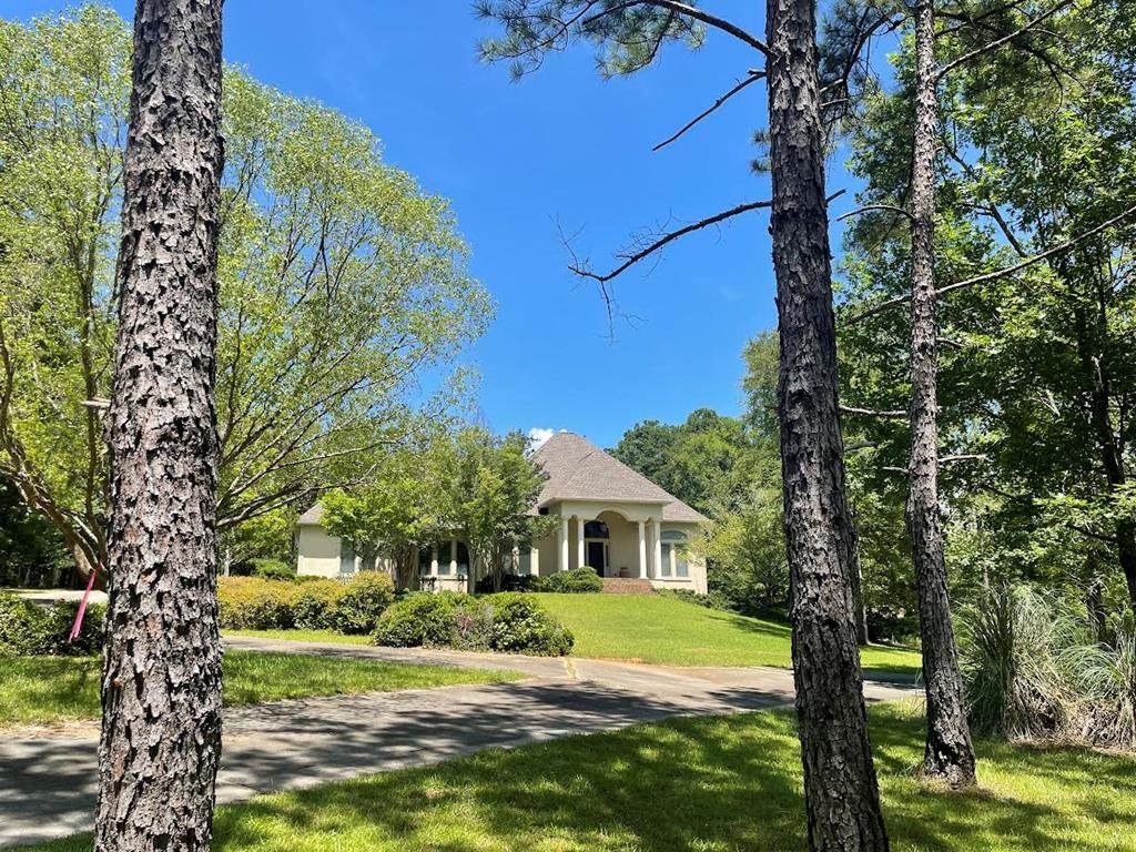 108 Regina Drive - Photo 1