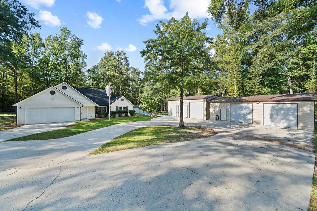 617 Kings Road Se - Photo 1