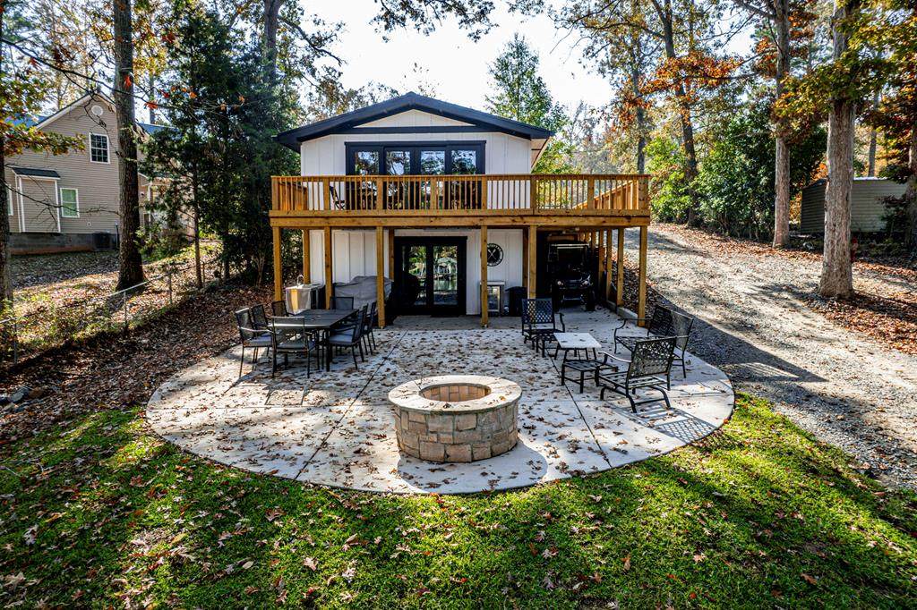 233 Lakeshore Drive - Photo 1