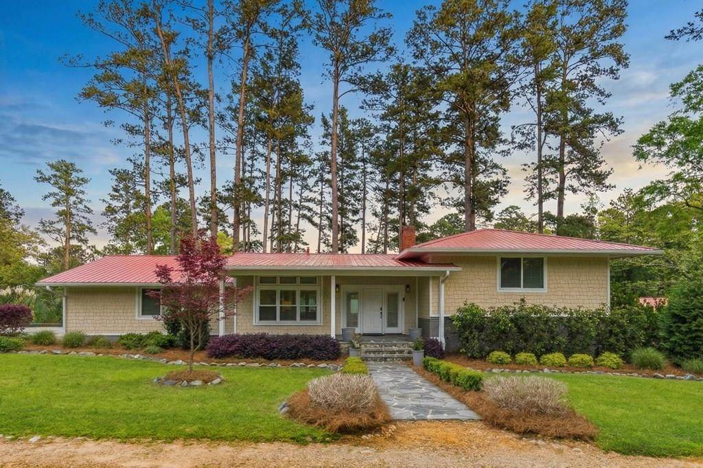 135 Lakeview Drive Ne - Photo 1