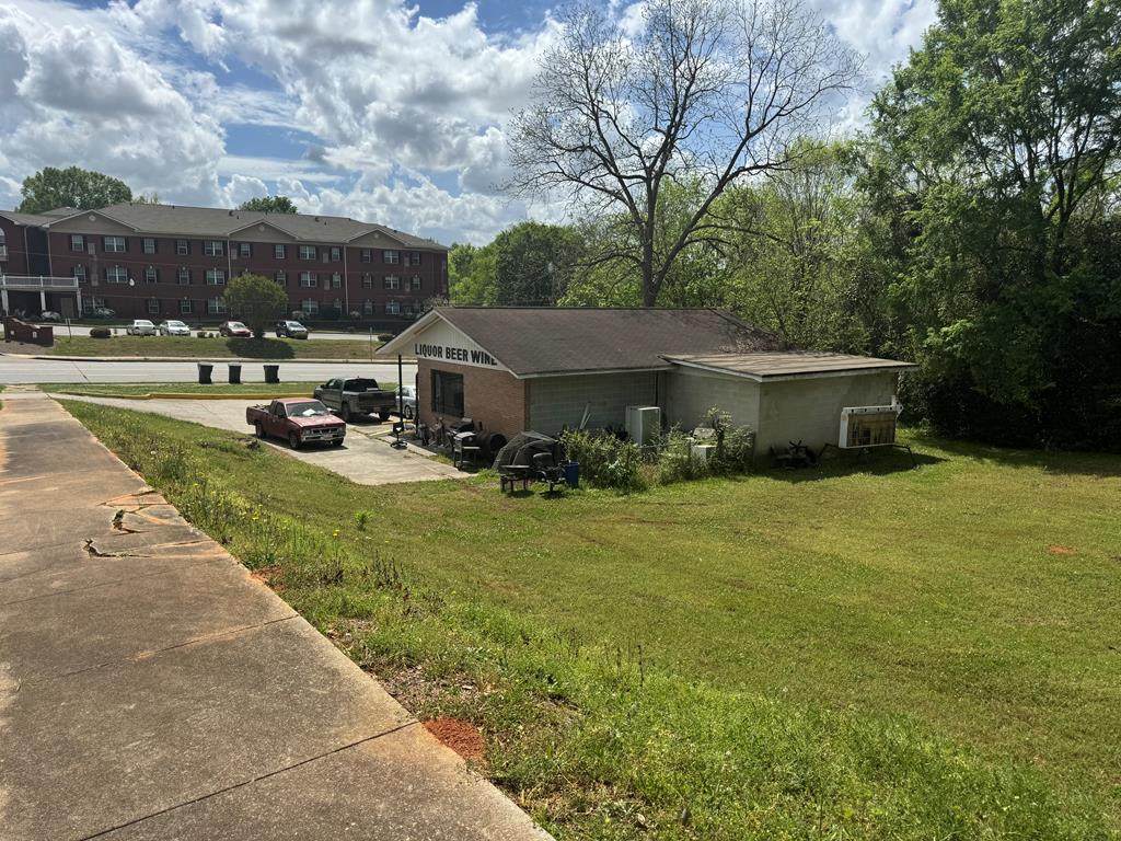901 W Montgomery St - Photo 1
