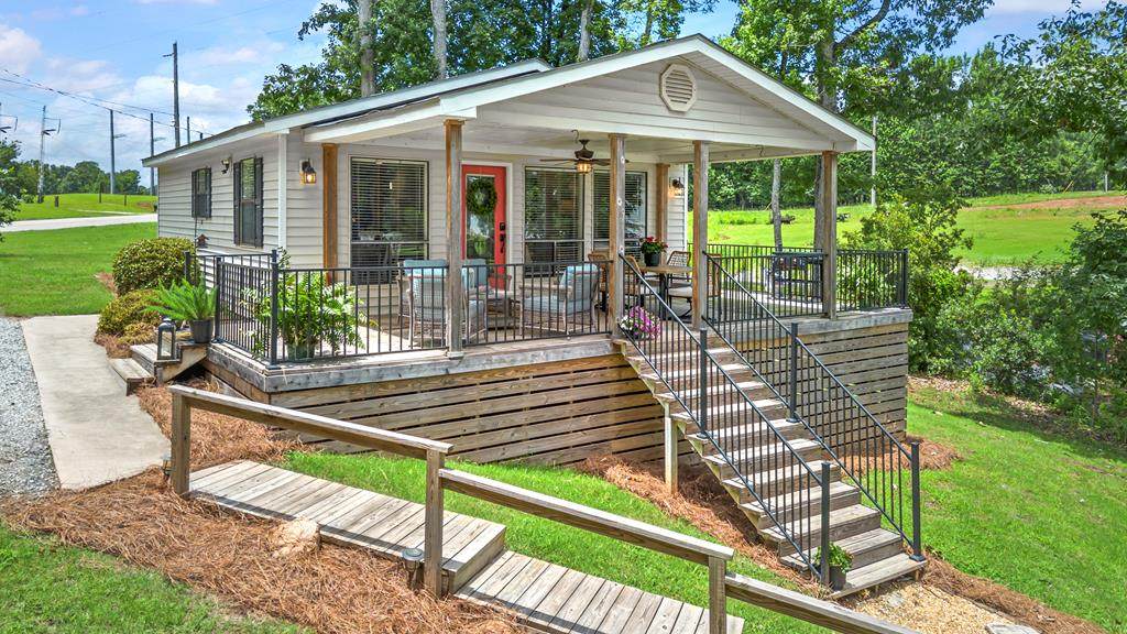 163 Spurgeon Drive Se - Photo 1