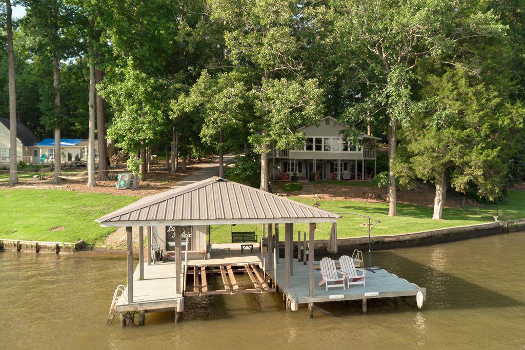 301 Thomas Dr - Photo 1