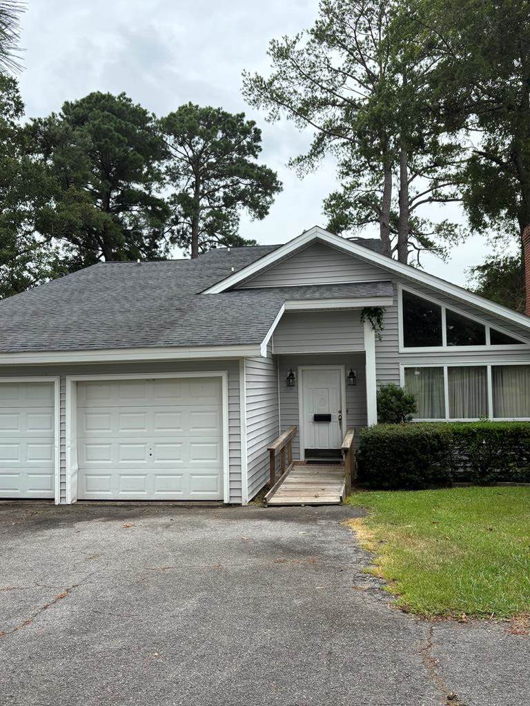 207A Lakeshore Cir - Photo 1