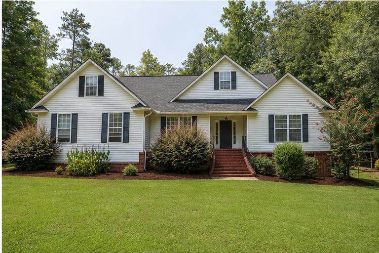 302 Lakeview Drive - Photo 1