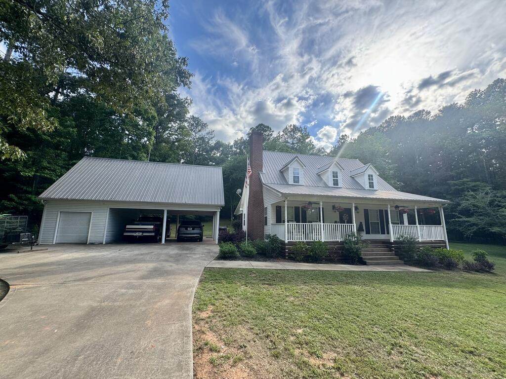 202 Commodore Dr - Photo 1