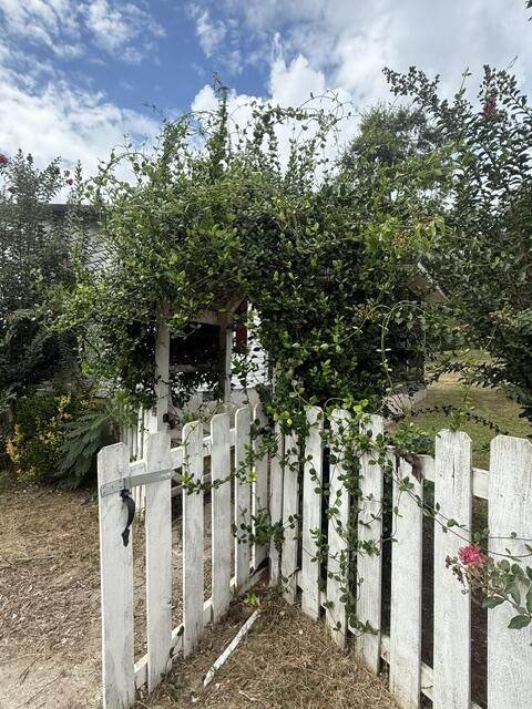 221 Lee - Photo 1