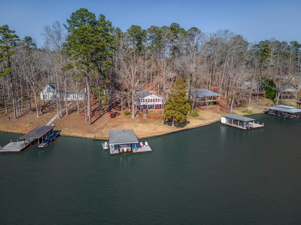 301 Thomas Dr - Photo 1