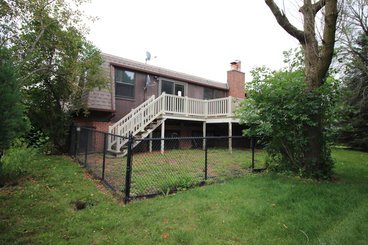 201 Oak St - Photo 1