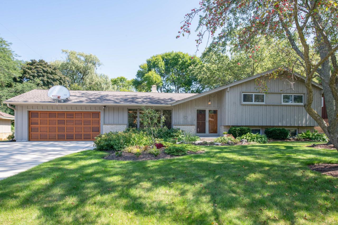 8908 Malibu Dr - Photo 1