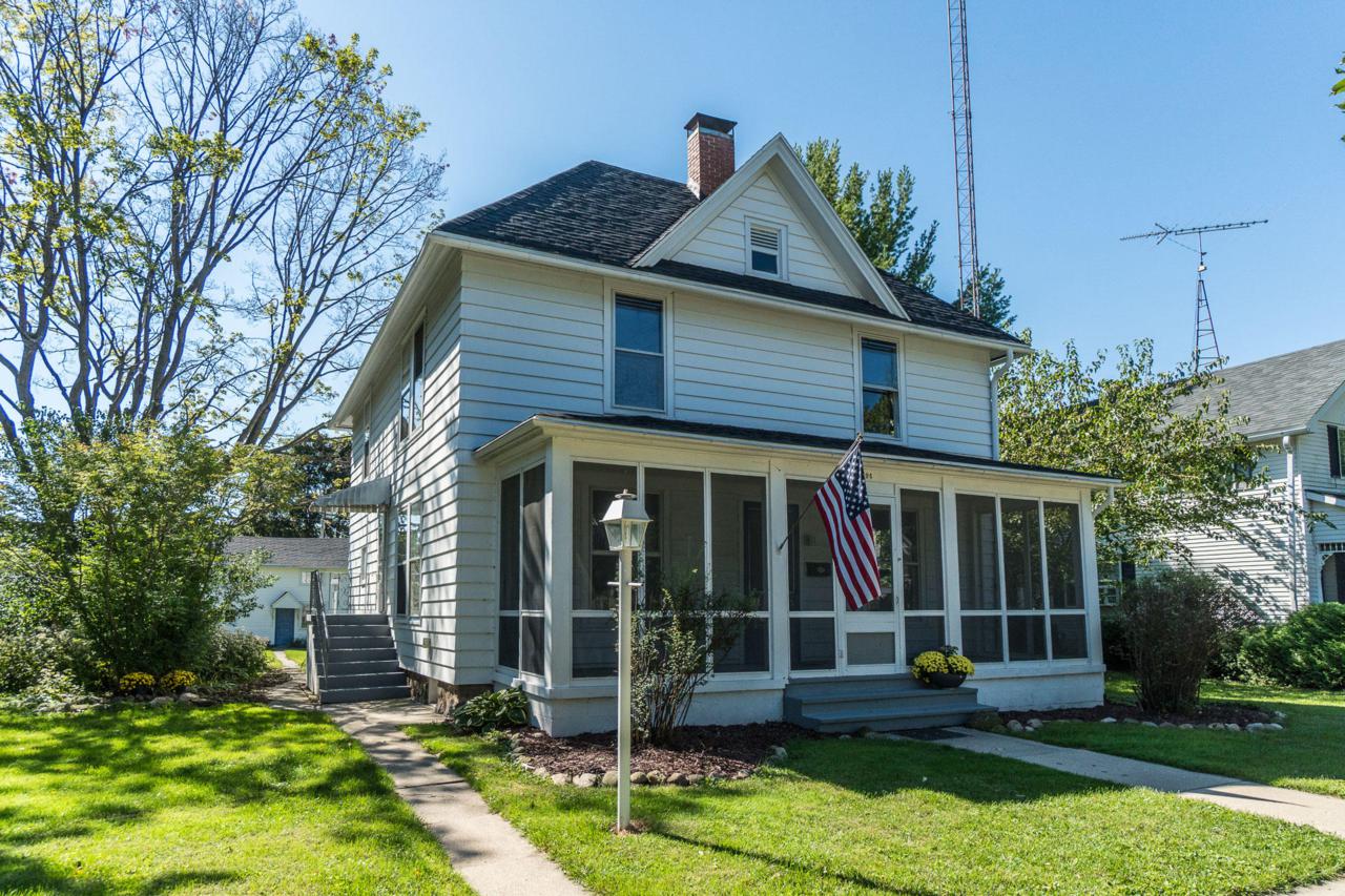 1024 Dodge St - Photo 1