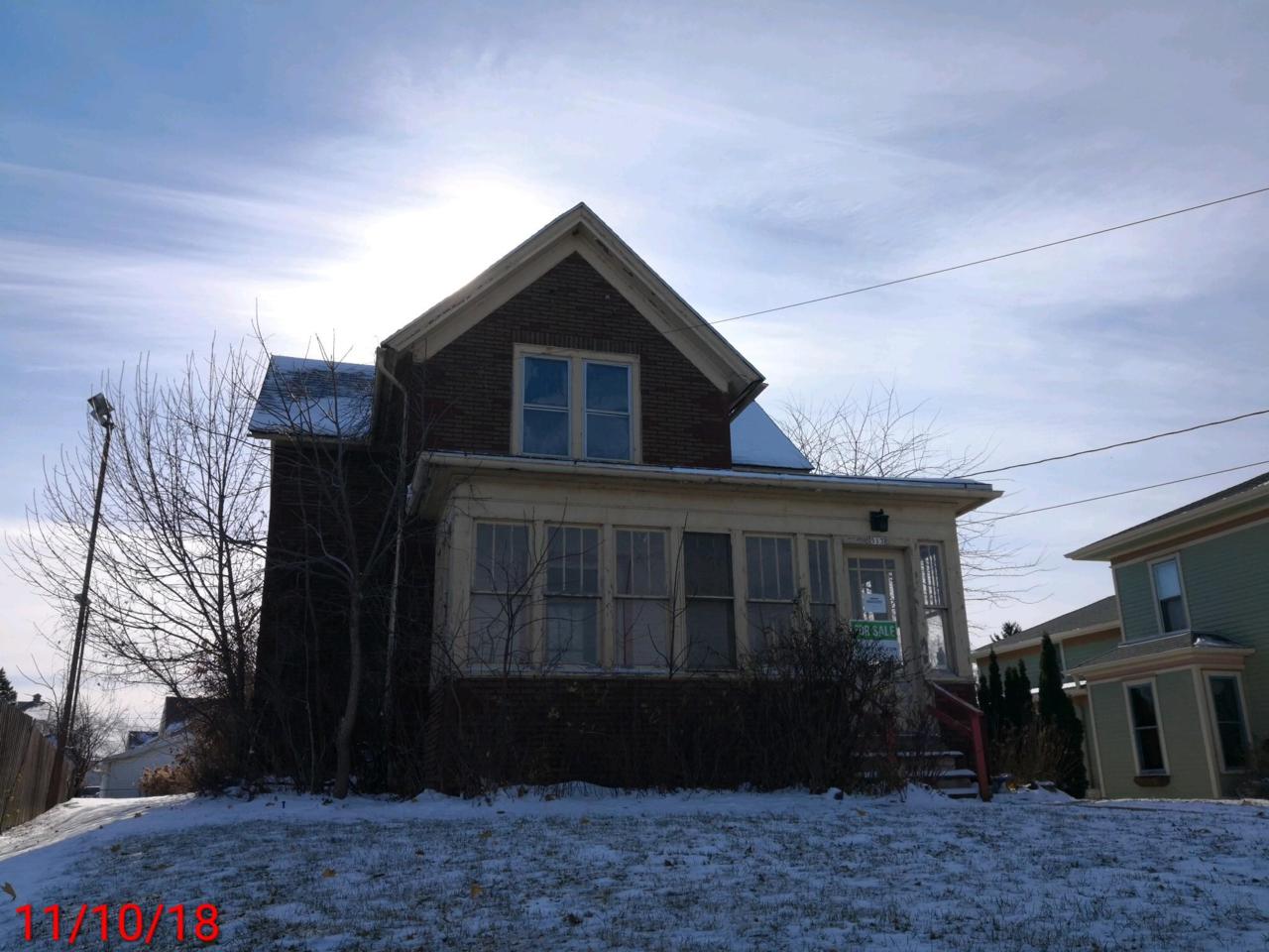513 Sumner St - Photo 1