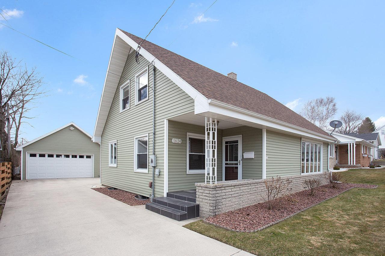 1624 11TH ST - Photo 1