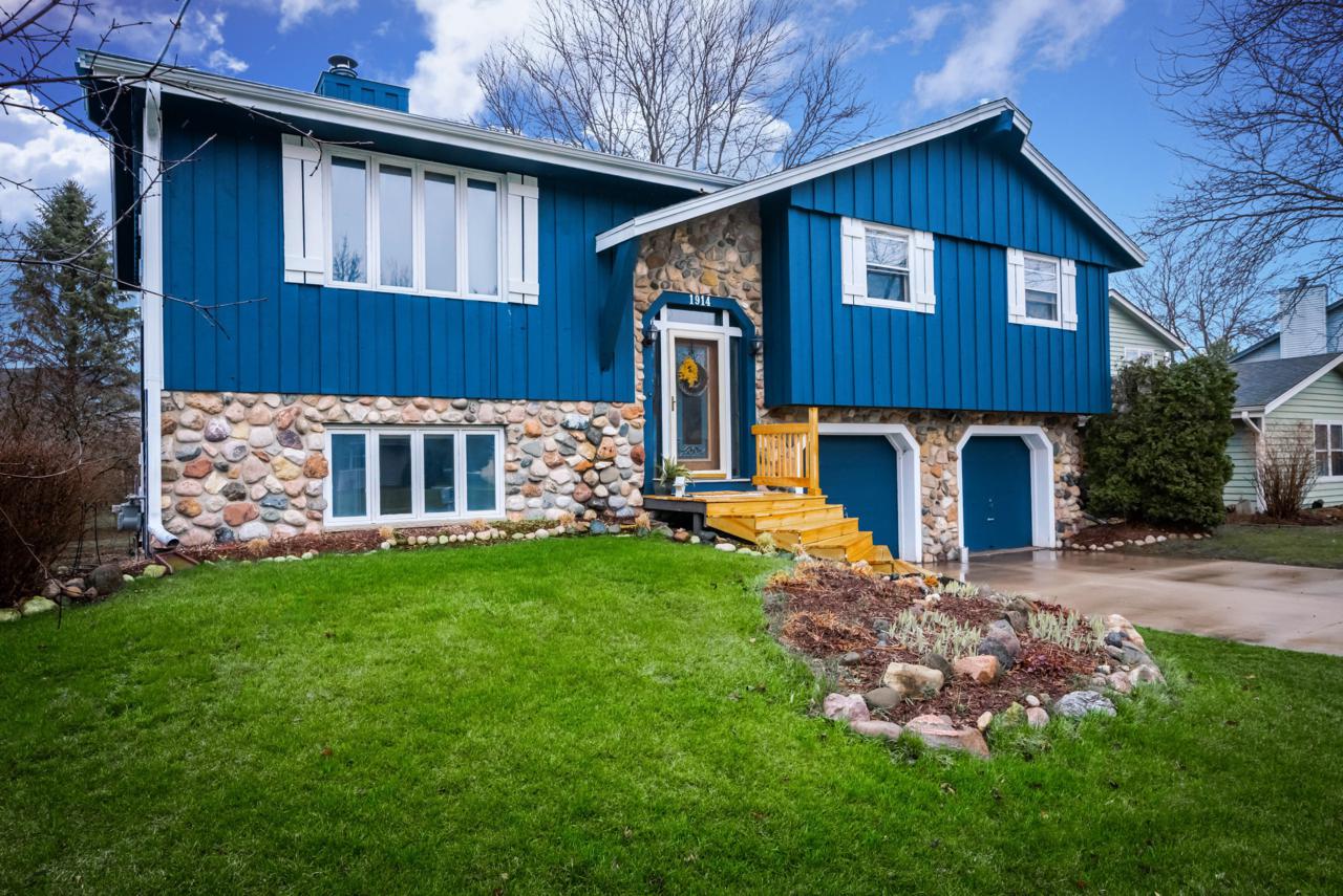 1914 Hollow Cir - Photo 1