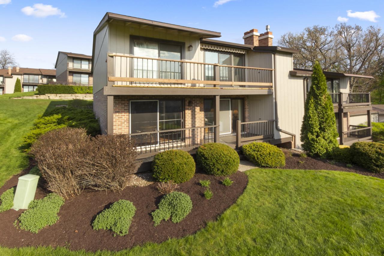 1070 Lake Shore Dr - Photo 1