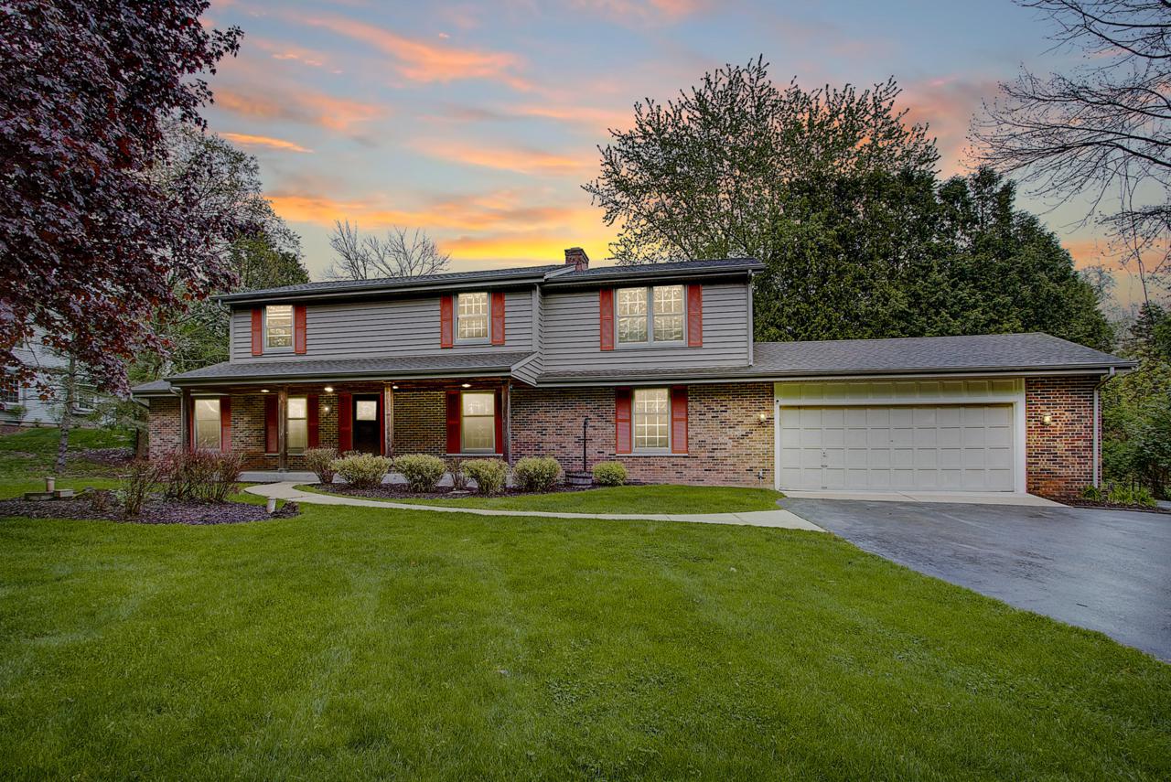 1588 Woodland Dr - Photo 1