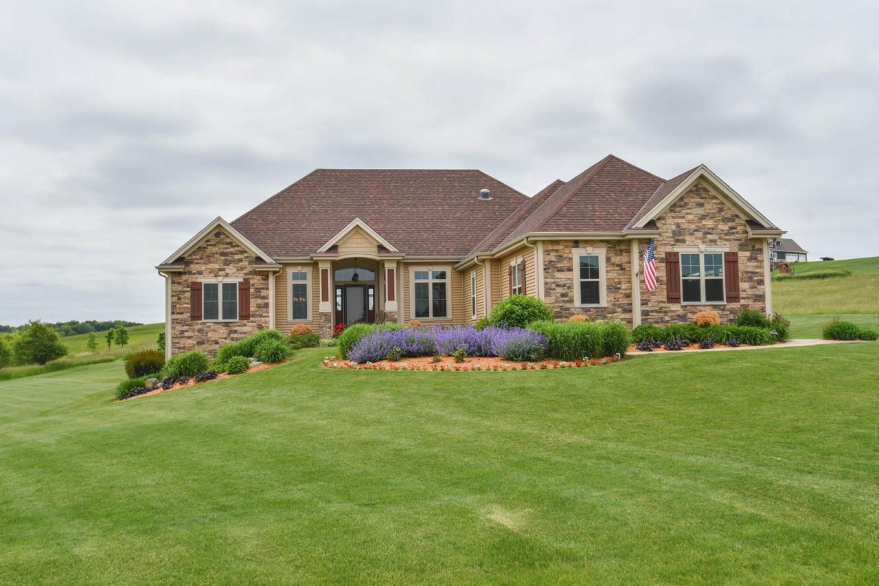 W386N8222 Highlander Dr - Photo 1