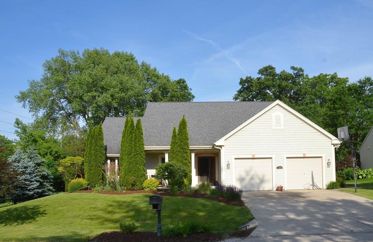 100 Woodberry Dr - Photo 1