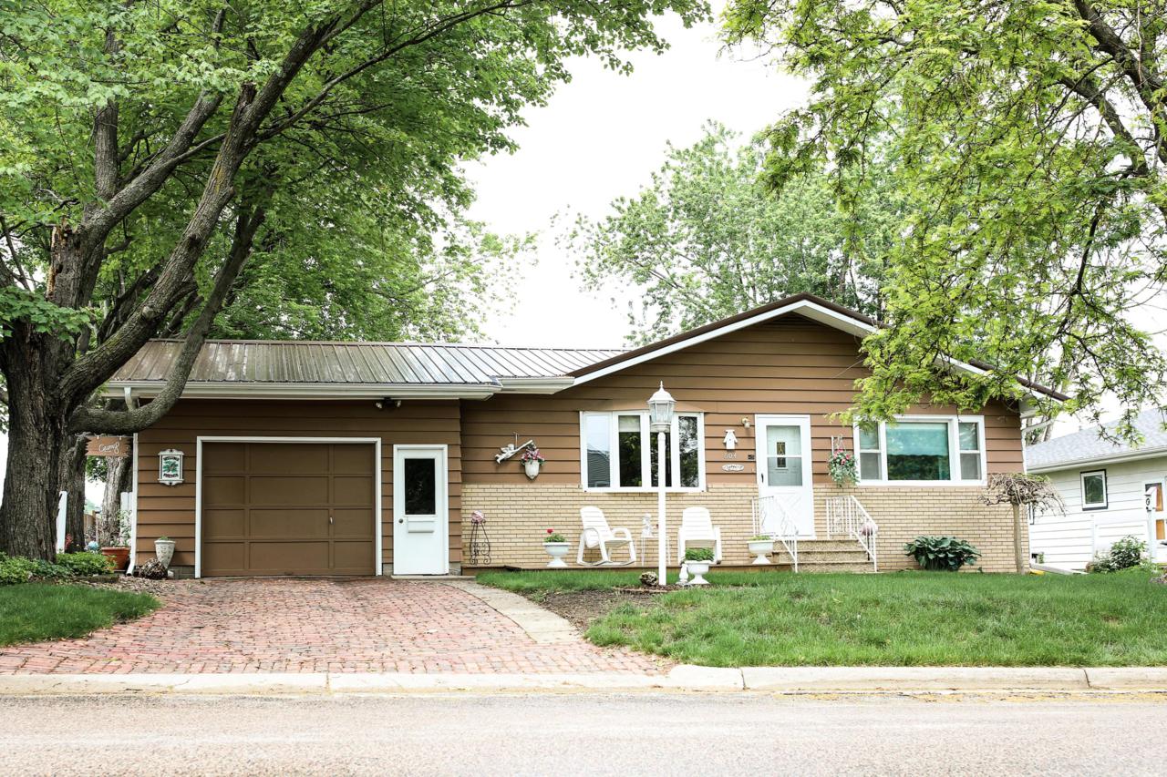 604 Goodman St - Photo 1