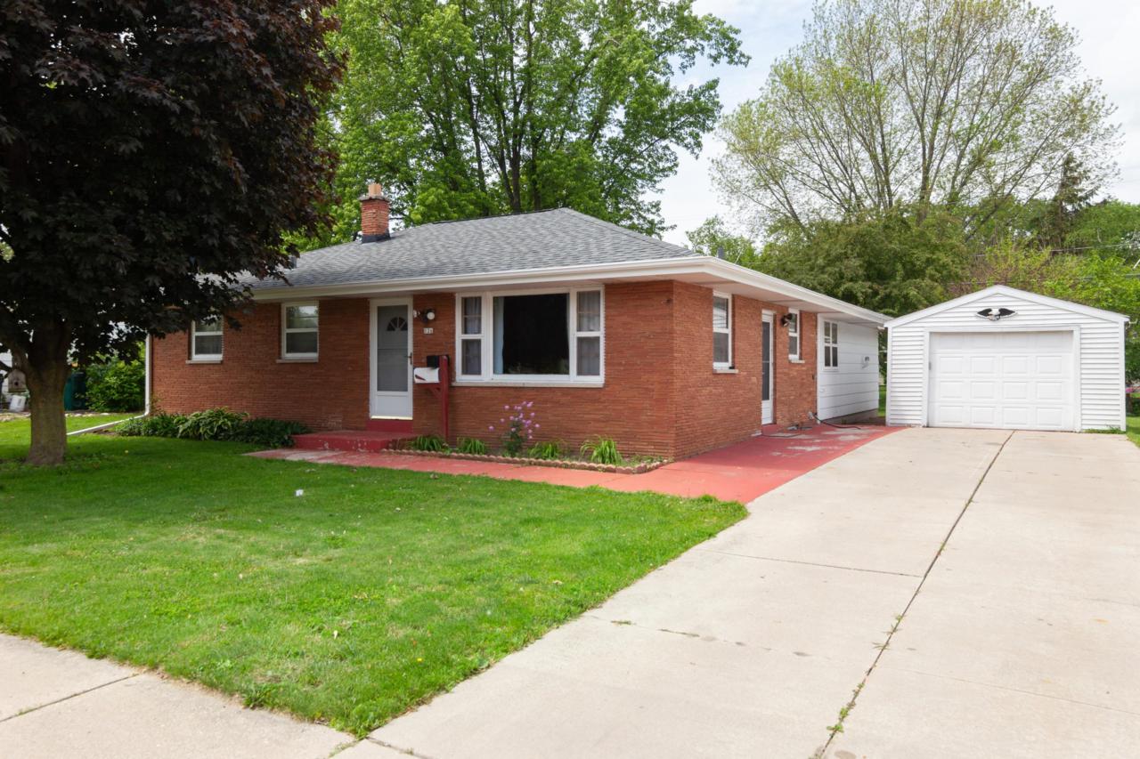 126 15th Ave - Photo 1