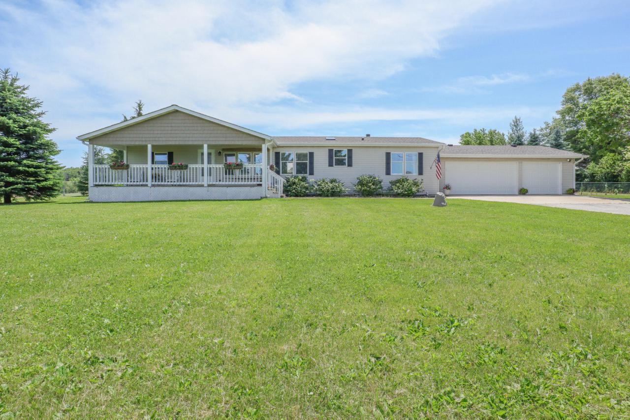 15225 Plank Rd - Photo 1