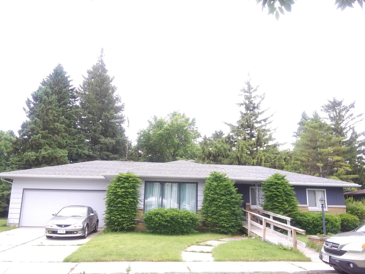 2105 Memorial Pl - Photo 1