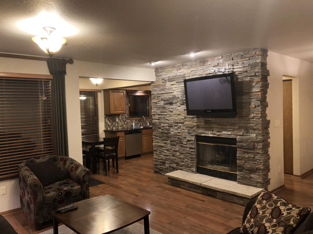 713 Lakeshore Dr - Photo 1