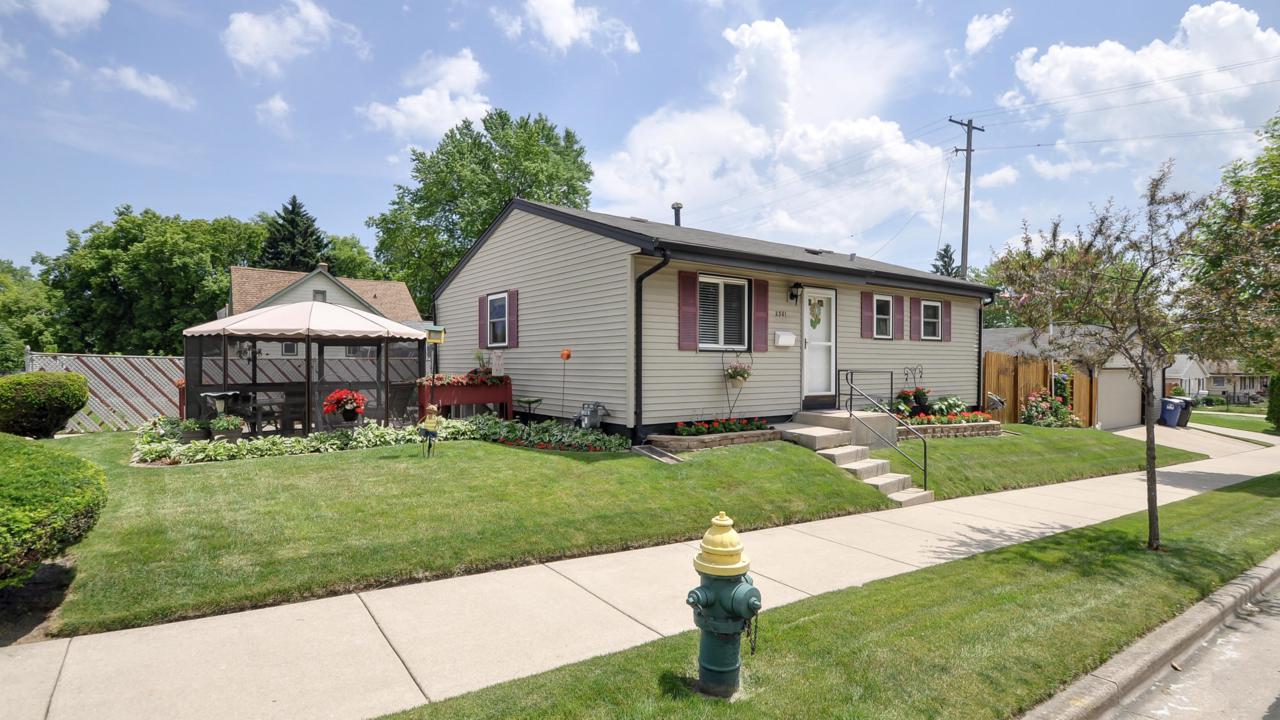 2301 Orchard St - Photo 1