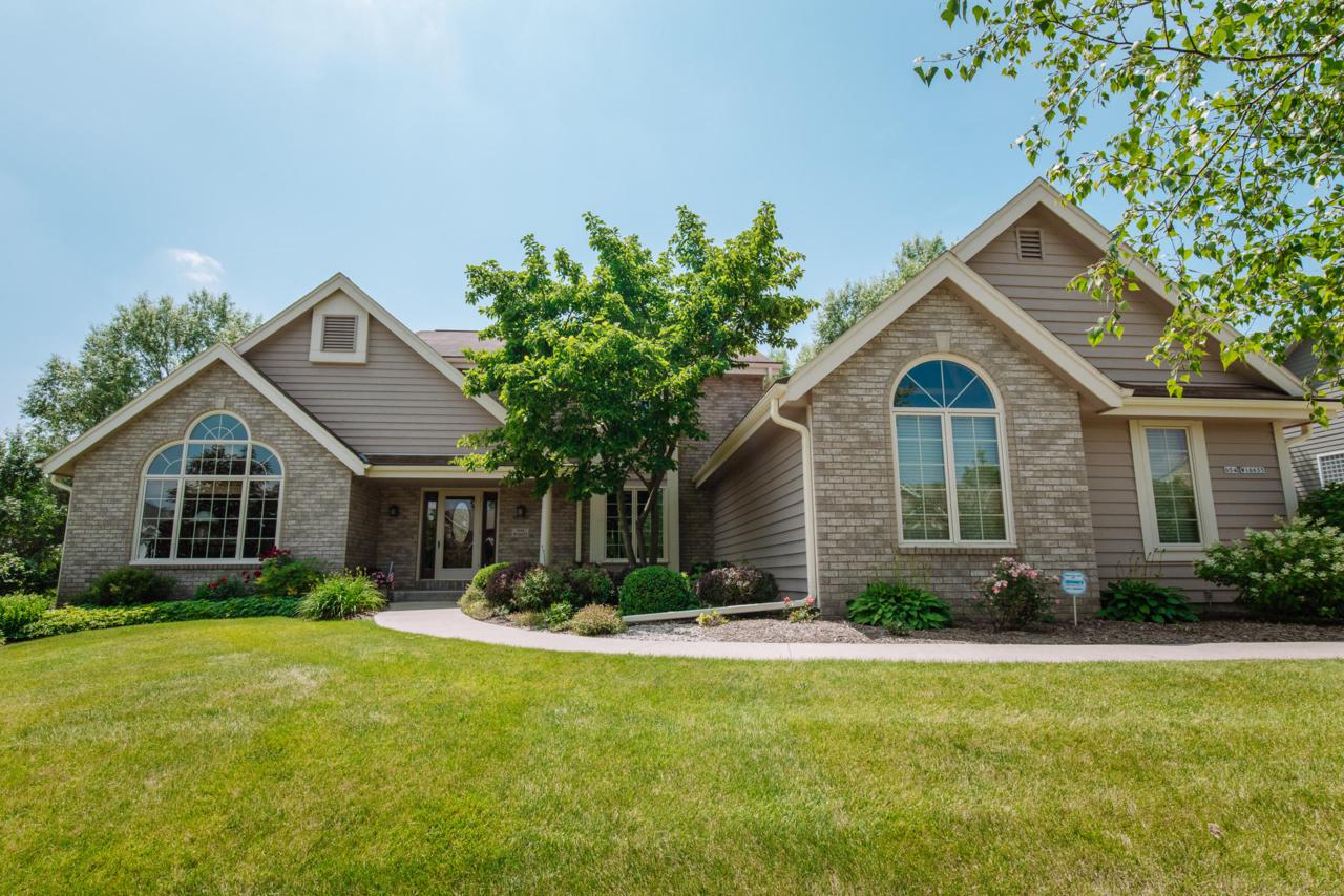 N54W16655 Ravenwood Dr - Photo 1
