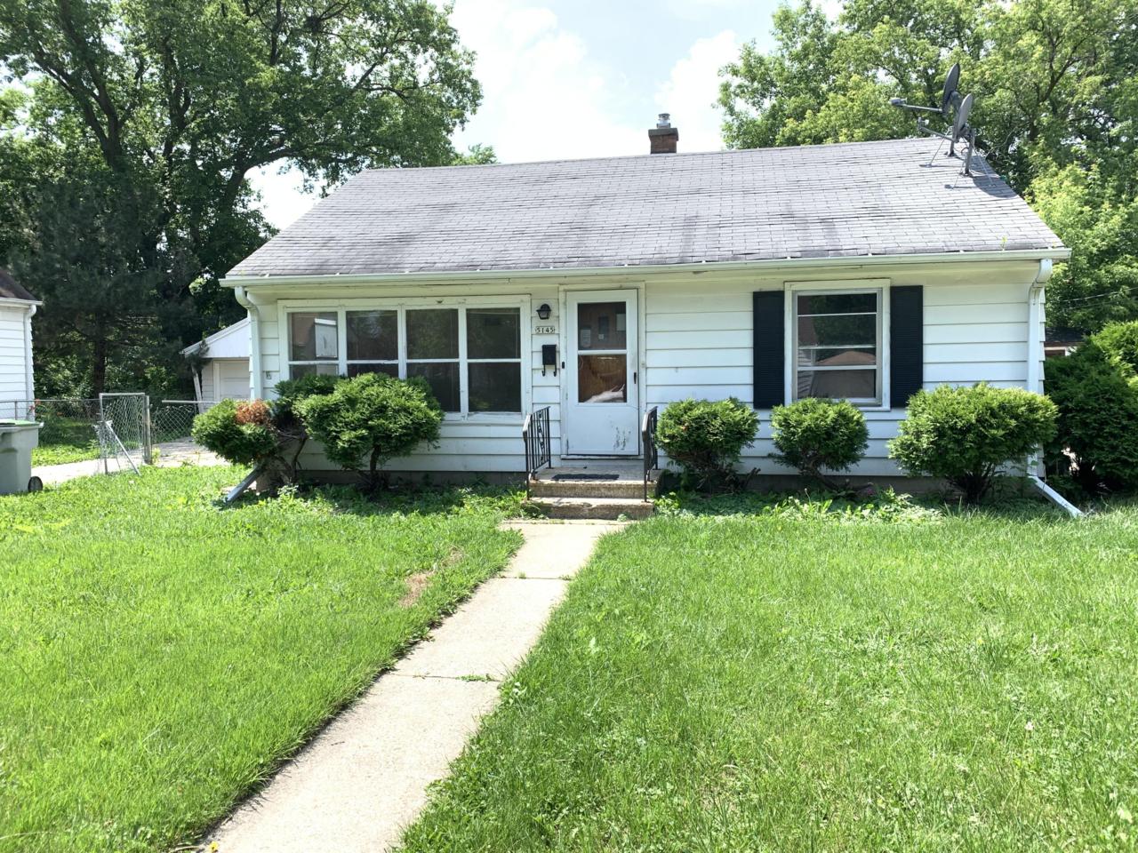 5145 62nd St - Photo 1