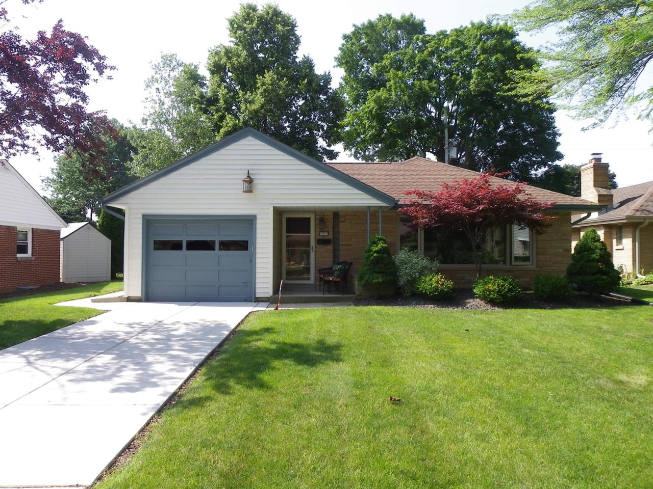 7913 Dakota Ave - Photo 1