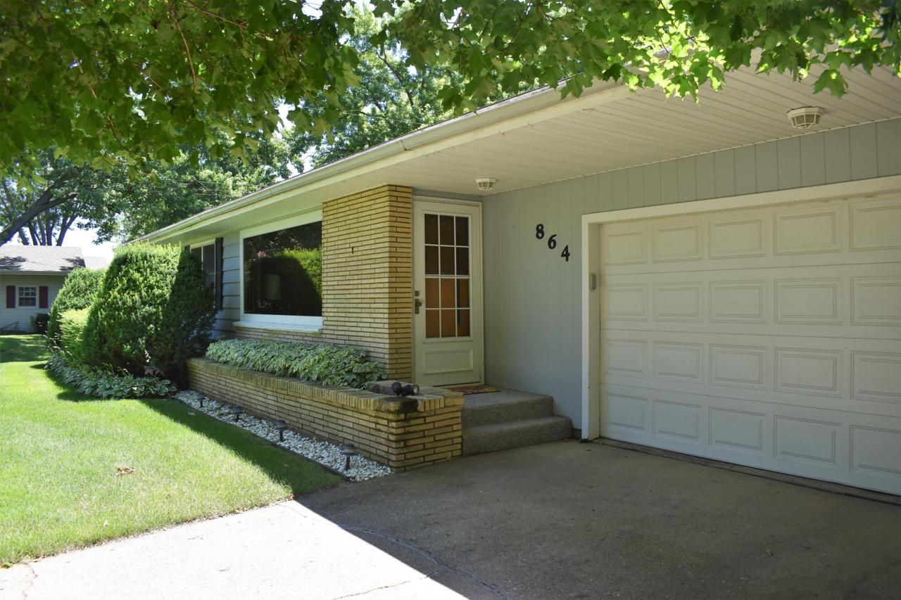 864 Holiday Dr - Photo 1